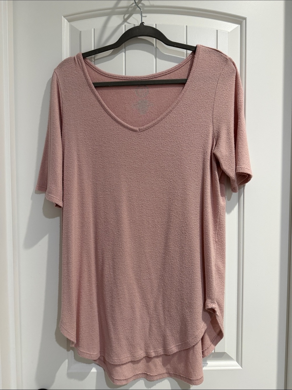 Relaxed V-Neck Short Sleeve Top in Dusty Rose